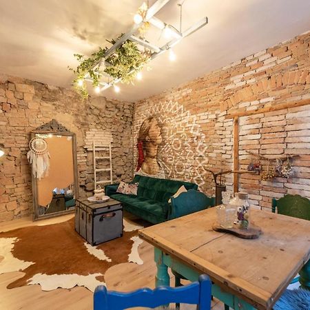 Accommodation At The Folklore Apartment Bratislava Extérieur photo