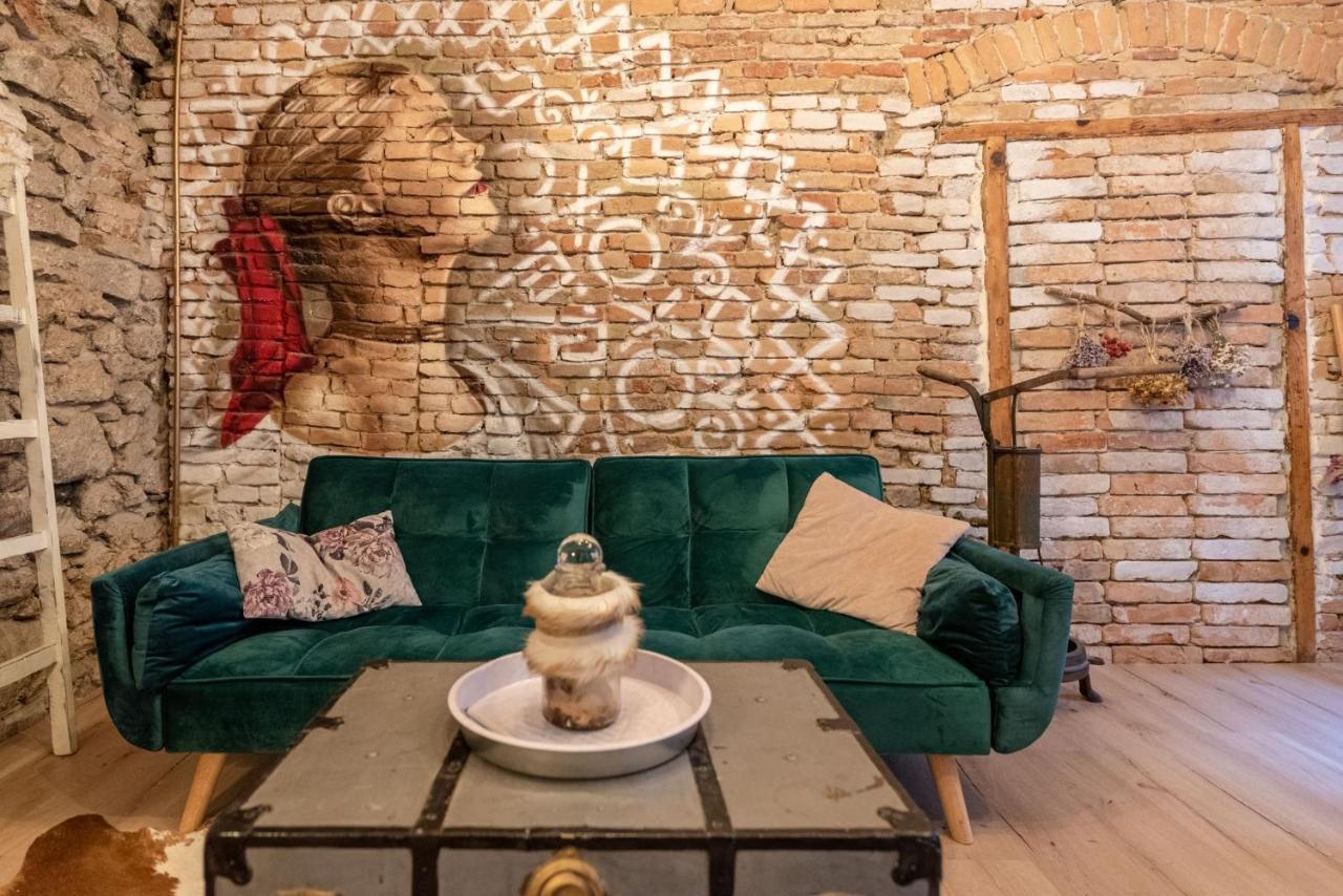 Accommodation At The Folklore Apartment Bratislava Extérieur photo