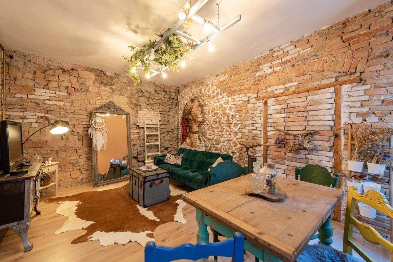 Accommodation At The Folklore Apartment Bratislava Extérieur photo