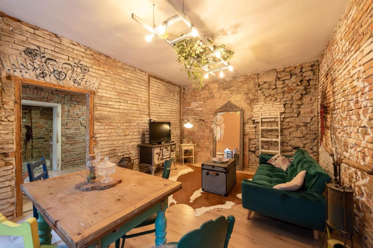 Accommodation At The Folklore Apartment Bratislava Extérieur photo