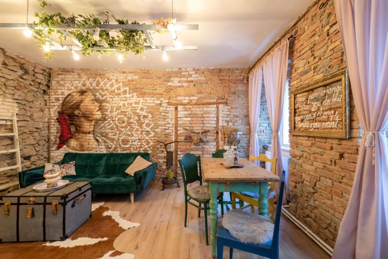 Accommodation At The Folklore Apartment Bratislava Extérieur photo