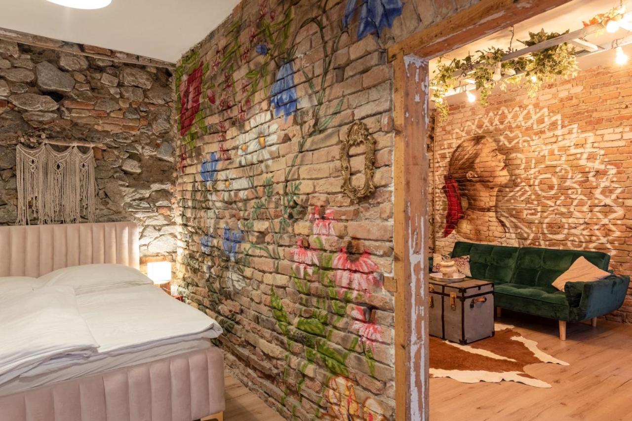 Accommodation At The Folklore Apartment Bratislava Extérieur photo