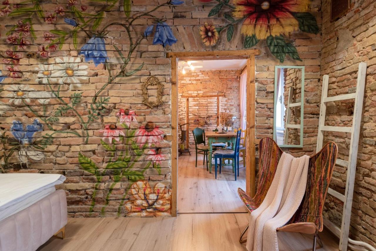 Accommodation At The Folklore Apartment Bratislava Extérieur photo
