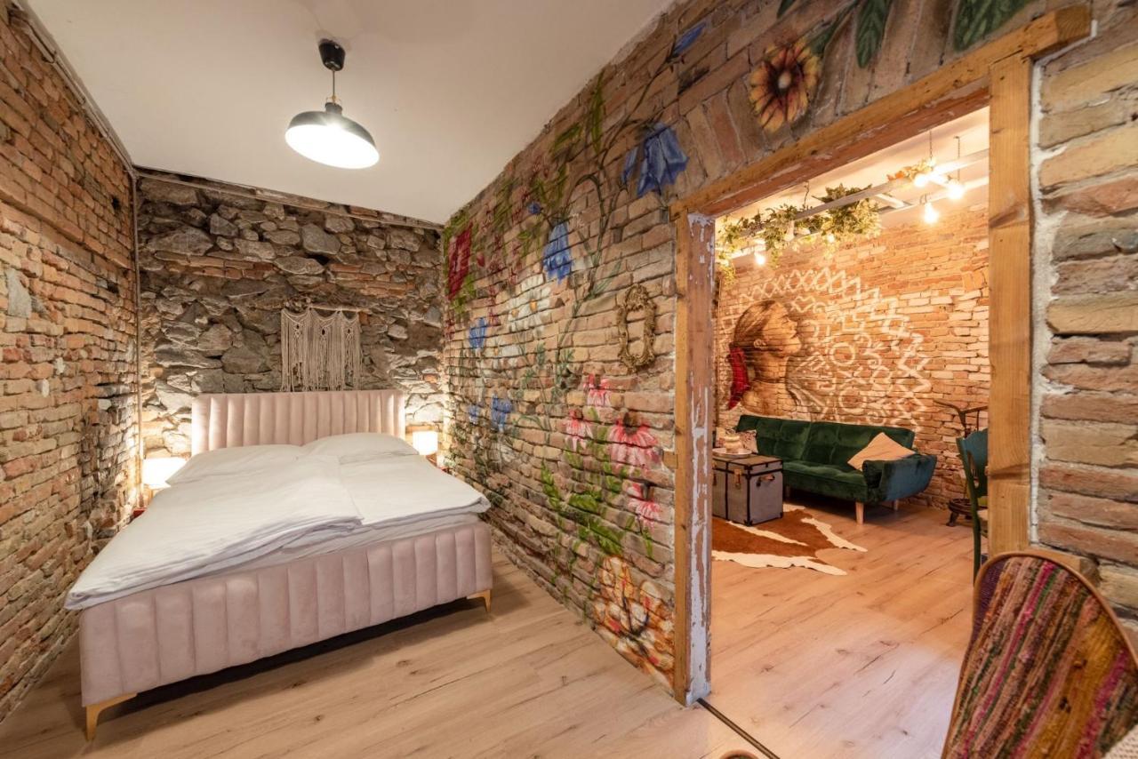 Accommodation At The Folklore Apartment Bratislava Extérieur photo