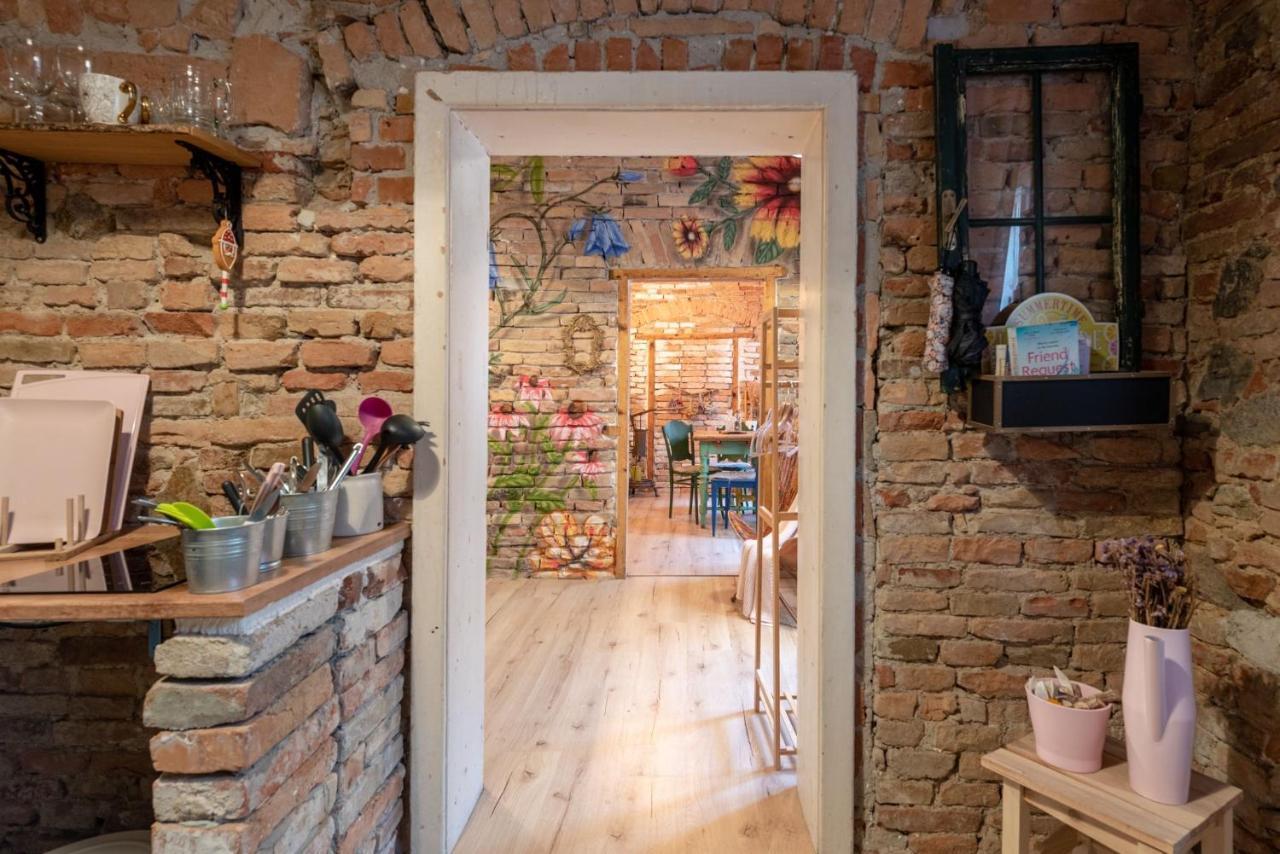 Accommodation At The Folklore Apartment Bratislava Extérieur photo