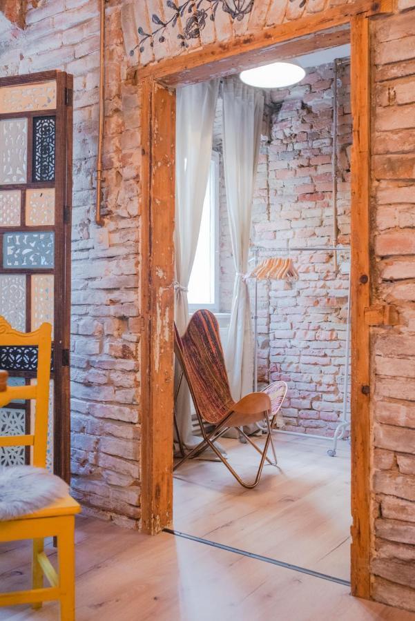 Accommodation At The Folklore Apartment Bratislava Extérieur photo